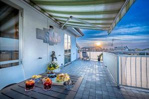 A balcony or terrace at Il terrazzo sul tramonto