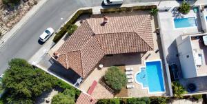 Bazén v ubytovaní Arenda Mara villa con piscina privada jardín alebo v jeho blízkosti
