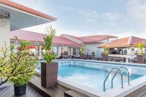 an image of a swimming pool at a hotel at Ramada by Wyndham Princess Paramaribo in Paramaribo