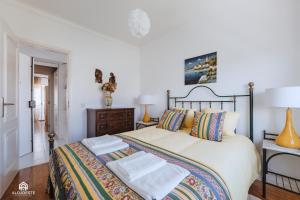 מיטה או מיטות בחדר ב-BC Beach House - Santa Cruz