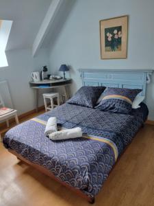 Säng eller sängar i ett rum på Chambre Miro - Closeries du Golfe