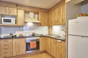 Nhà bếp/bếp nhỏ tại Cosy 1 BR flat in Sant Andreu-ready to live in