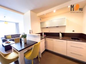 Virtuvė arba virtuvėlė apgyvendinimo įstaigoje Apartament hotelowy Nad Parsętą by MS Pro