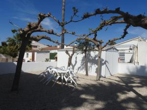 The building in which the holiday home is located Még 13 kép