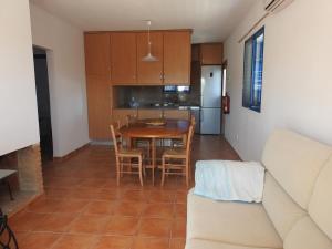 A kitchen or kitchenette at CAL GARRETA