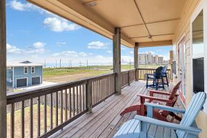a porch with rocking chairs and a view of the beach at The Blue Pelican in Corpus Christi