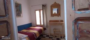 Rúm í herbergi á Vallparadis Pension Familiar" FIRDAUS"