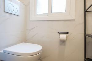 Kúpeľňa v ubytovaní BeBarceloner Sant Andreu Apartments - 3 bedrooms with terrace
