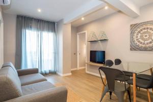 Televízia a/alebo spoločenská miestnosť v ubytovaní BeBarceloner Sant Andreu Apartments - 3 bedrooms with terrace