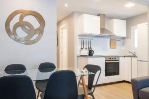 Kuchyňa alebo kuchynka v ubytovaní BeBarceloner Sant Andreu Apartments - 3 bedrooms with terrace