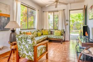a living room with a couch and a table at Casa Iorio in Jacó