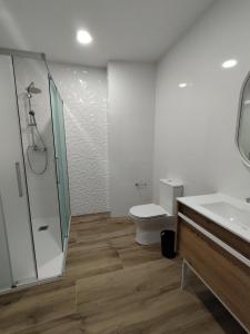 Łazienka w obiekcie Pensión Residencial Platas
