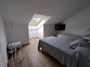Łóżko lub łóżka w pokoju w obiekcie Pensión Residencial Platas