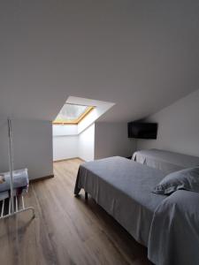Łóżko lub łóżka w pokoju w obiekcie Pensión Residencial Platas