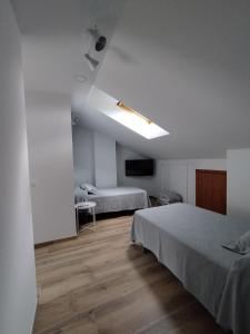 Łóżko lub łóżka w pokoju w obiekcie Pensión Residencial Platas