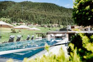 Nespecifikovaný výhled na hory nebo výhled na hory při pohledu z hotelu