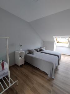 Łóżko lub łóżka w pokoju w obiekcie Pensión Residencial Platas