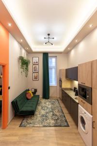 Kuchyňa alebo kuchynka v ubytovaní E12 Boutique Apartments