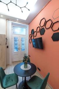 Televízia a/alebo spoločenská miestnosť v ubytovaní E12 Boutique Apartments