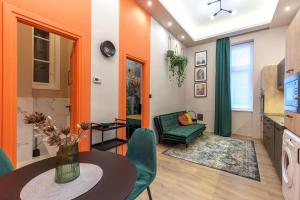 Posedenie v ubytovaní E12 Boutique Apartments