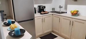 A kitchen or kitchenette at Elegant Seaside 2 Floor Apartment