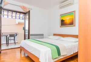 Postel nebo postele na pokoji v ubytování Apartments SIME