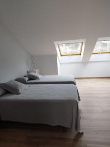 Łóżko lub łóżka w pokoju w obiekcie Pensión Residencial Platas