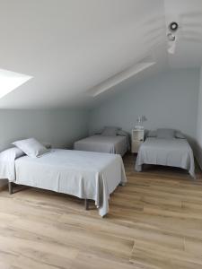 Łóżko lub łóżka w pokoju w obiekcie Pensión Residencial Platas