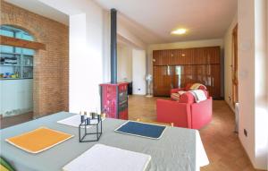 een woonkamer met een tafel en een rode stoel bij Stunning Home In Olevano Romano With Wifi in Olevano Romano