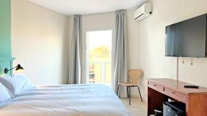 Postel nebo postele na pokoji v ubytování Moon Dreams Fuengirola