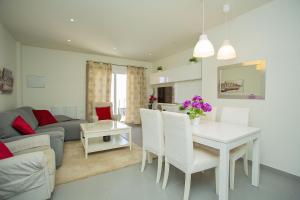 Kuchyň nebo kuchyňský kout v ubytování 036 Premium Bungalow - Alicante Holiday