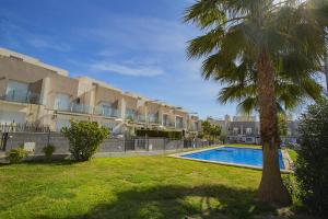 Bazén v ubytování 036 Premium Bungalow - Alicante Holiday nebo v jeho okolí