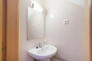 Kúpeľňa v ubytovaní EMERITA Trip Benalmádena + 5 fotografií