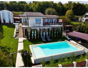 a house with a swimming pool in the yard at RAX Panoramic House in Feleacu