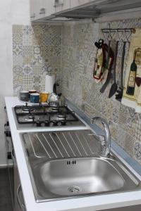 A kitchen or kitchenette at Casa Vacanza Grey