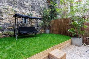 Vonkajšia záhrada v ubytovaní Rare! private garden in Paris, close to Sacre Coeur Basilica!