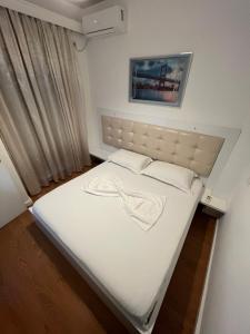 Postel nebo postele na pokoji v ubytování Seaside Rooms & Apartments Sarande