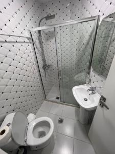 Koupelna v ubytování Seaside Rooms & Apartments Sarande