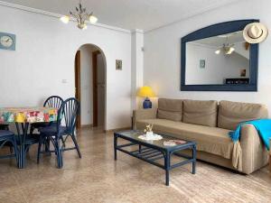 Posedenie v ubytovaní Acogedor duplex en la zona del Golf