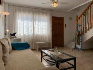 Posedenie v ubytovaní Acogedor duplex en la zona del Golf