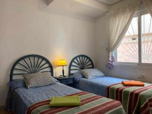 Posteľ alebo postele v izbe v ubytovaní Acogedor duplex en la zona del Golf + 37 fotografií