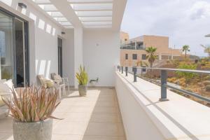 Balkon lub taras w obiekcie Luxurious penthouse in La Cala Casa Banderas - 3 Golf Facilites close by!