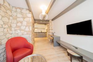 TV a/nebo společenská místnost v ubytování Alp Pasa Fiore Garden Suites - Special Class