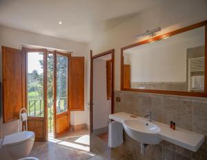 Koupelna v ubytování B&B La Torre - Fattoria di Larniano + 64 fotografií