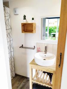 Bathroom sa TINY HOUSE entre Chambord Beauval et Cheverny