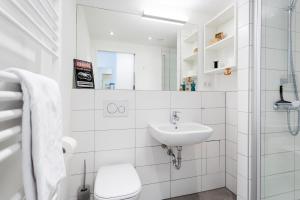 A bathroom at smartments Graz