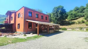 The building in which a vendégházakat is located