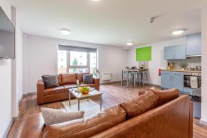 Χώρος καθιστικού στο Apartments and Ensuite Bedrooms with Shared Kitchen at Bryson Court in Newcastle