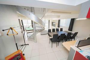 Istumisnurk majutusasutuses メルシアター鈍色の風・最上階デザイナーズルーム