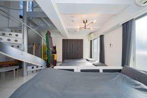 Voodi või voodid majutusasutuse メルシアター鈍色の風・最上階デザイナーズルーム toas